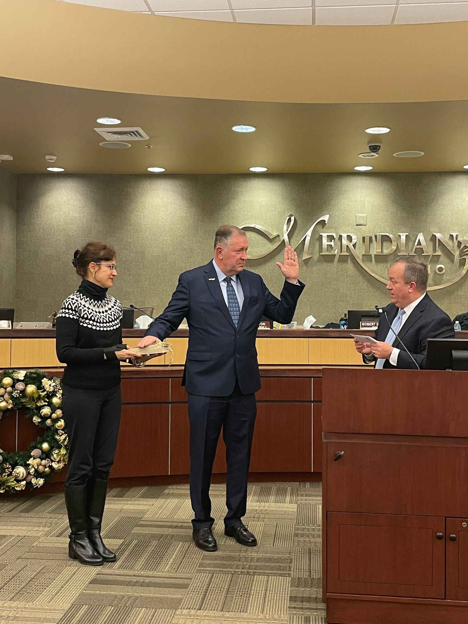 John Overton taking oath of office with Mayor Robert Simison